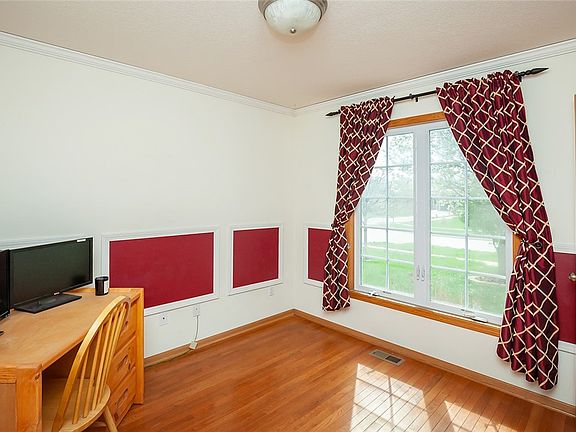 3rd image of 1510 W Henderson Pl