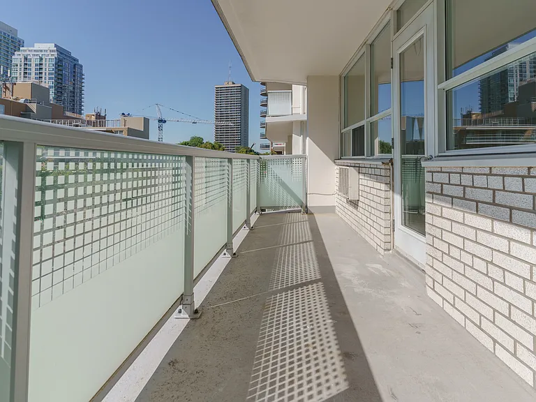 33 Erskine Ave — Photo 14