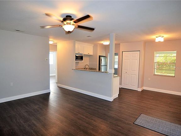 4th image of 1025 Oxford Dr