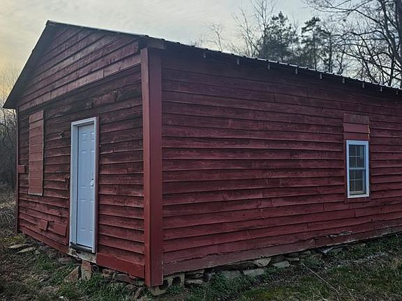 4th image of 2731 Tate Rd