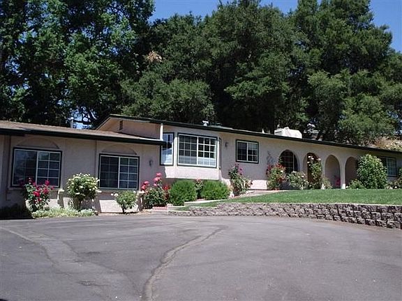 Lots of parking and RV hookup in front yard