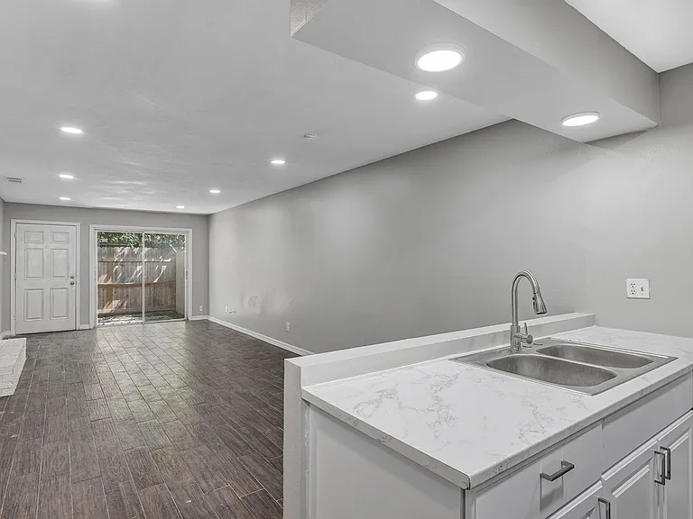 3990 SE 17th Ct — Photo 16