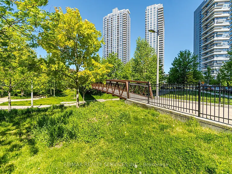 151 Village Green Sq #206 — Photo 35