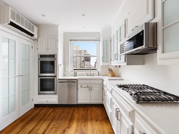 320 East 72nd Street image 8 of 22