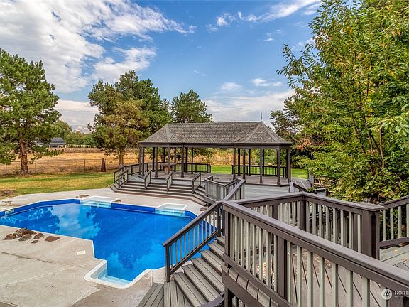 3rd image of 1537 Gray Lynn Drive