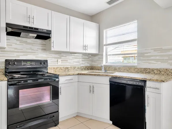 Renovated SoHo 2-Bedroom Corner Unit with Laundry, 1403 S Bay Villa Pl APT 3, Tampa, FL 33629