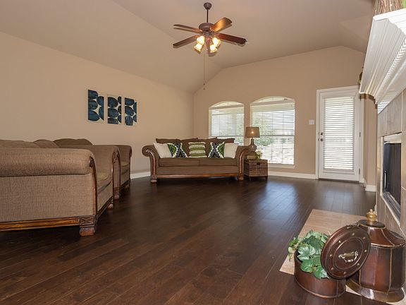 5th image of 2836 Angelina Dr
