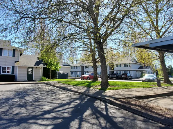 Waverly Square Apartments