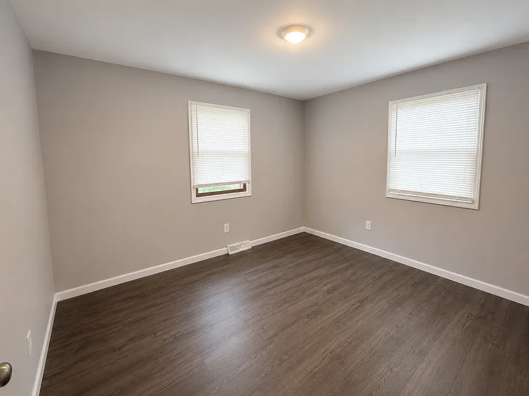 2737 Burton St SE — Photo 6