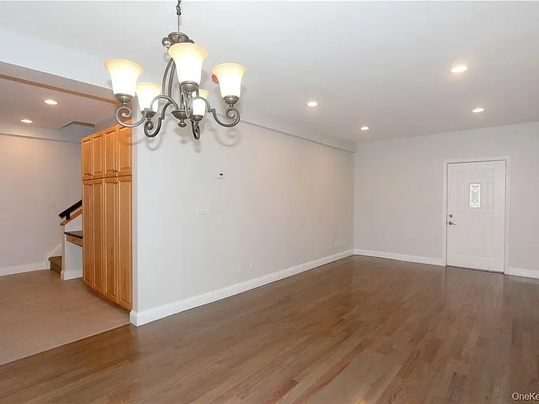 7 Meadow St — Photo 4