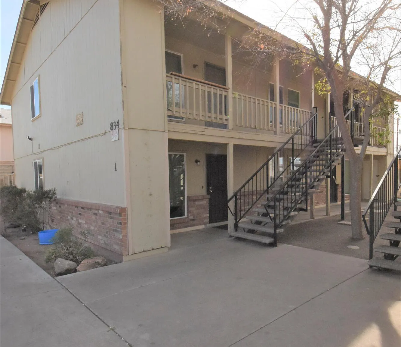 2 bed, 1.0 bath, 863 sqft, $1,275 — Photo 1