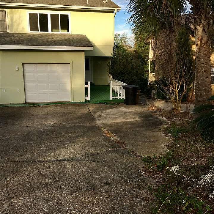1st image of 4660 Peacock Dr APT B