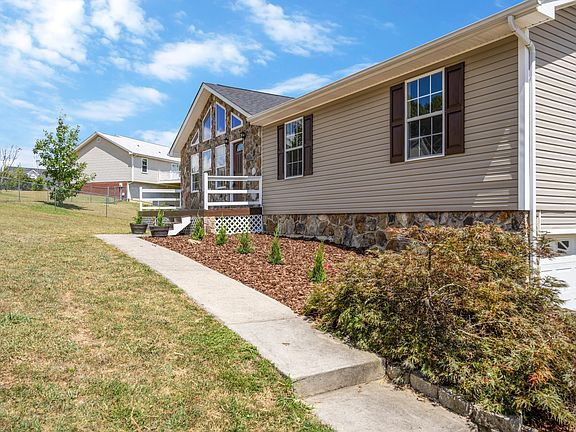3rd image of 7011 Annaview Ln