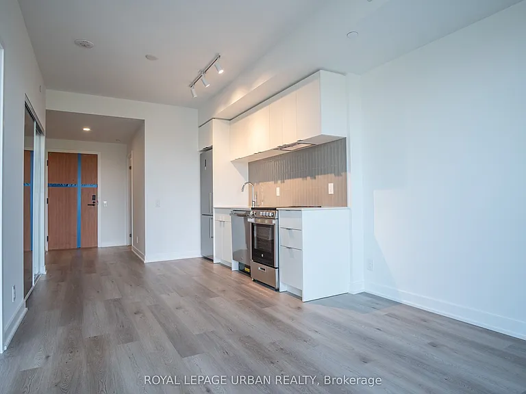 1660 Bloor St W #913 — Photo 3