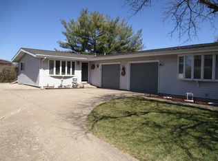 410 Windsor Dr, Ottawa, IL 61350