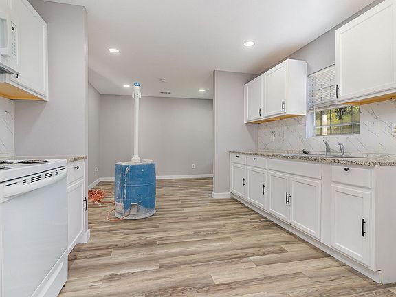 5th image of 4804 Fellows Ln