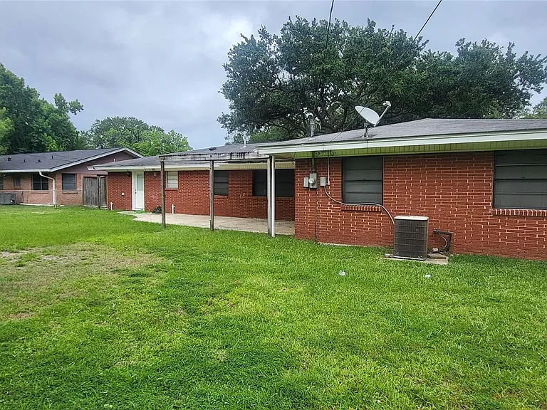 1902 Amy Dr — Photo 32