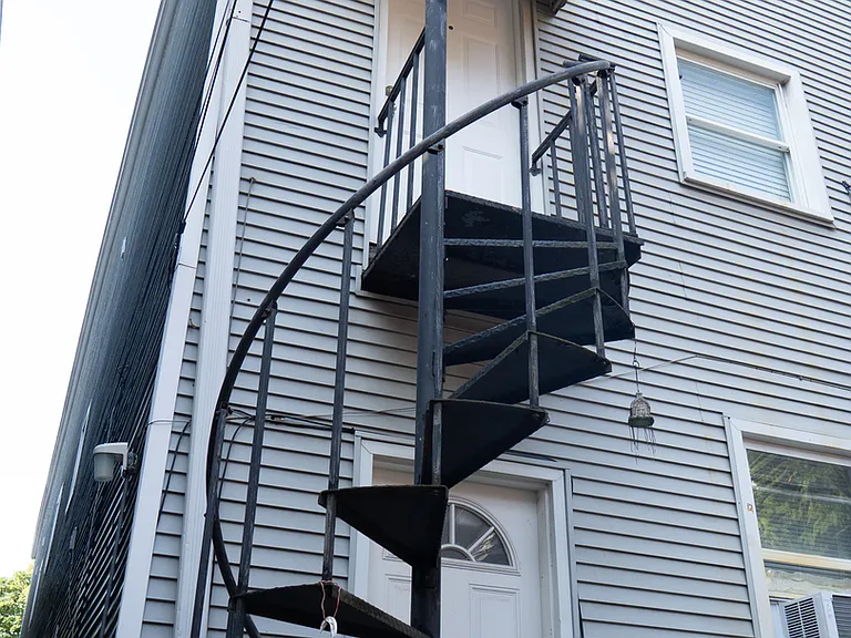 2834 W Fletcher St #2R — Photo 3