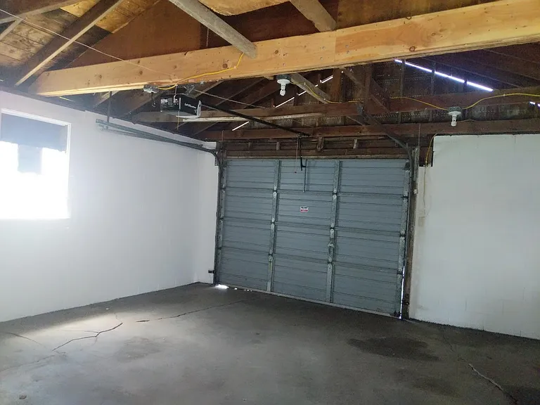 277 N La Salle Ave — Photo 14