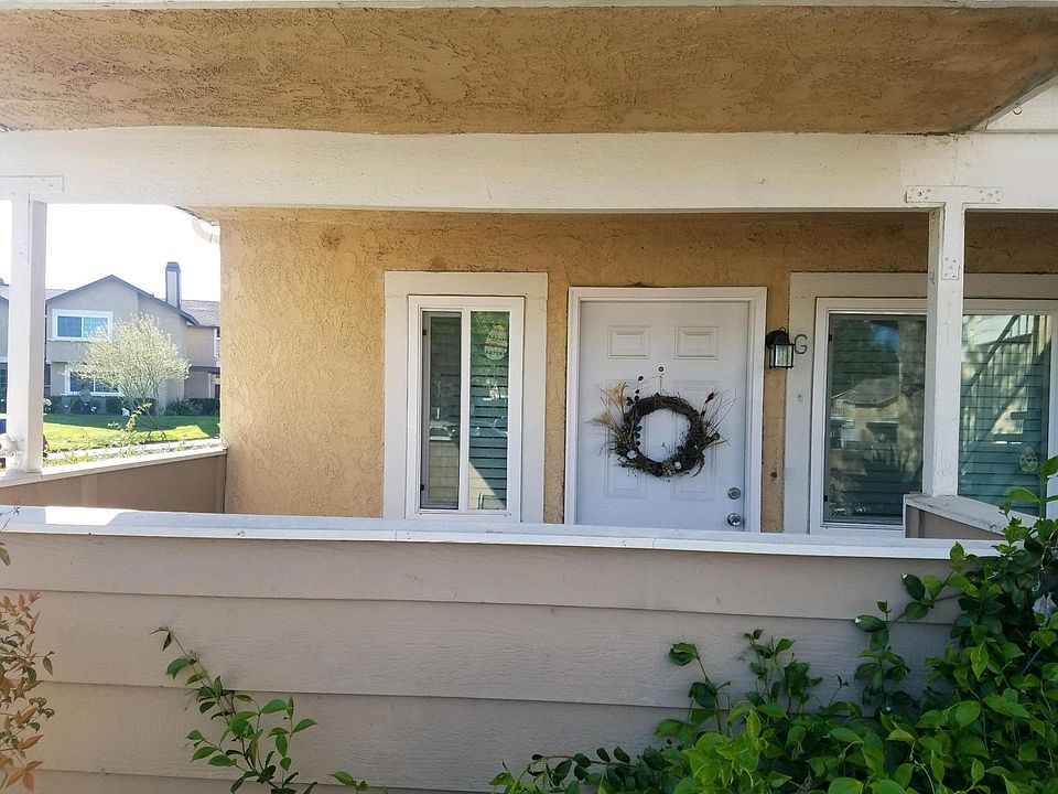 View of Front door and enclosed patio