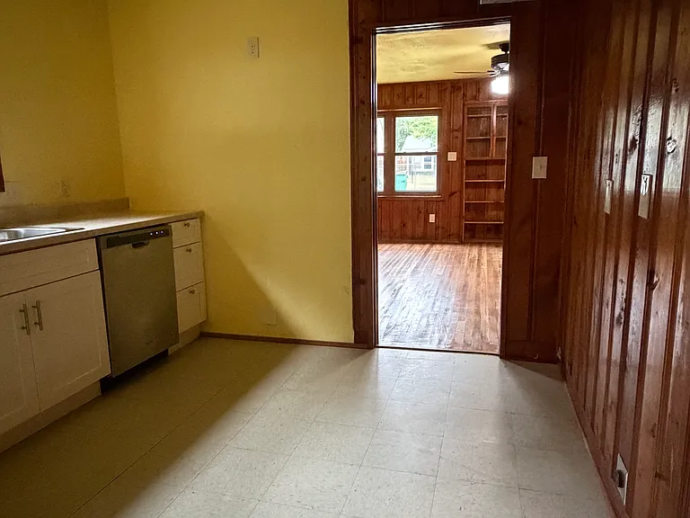 5008 Parrish Rd #1 — Photo 7