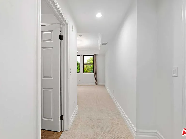 850 N Croft Ave #303 — Photo 7