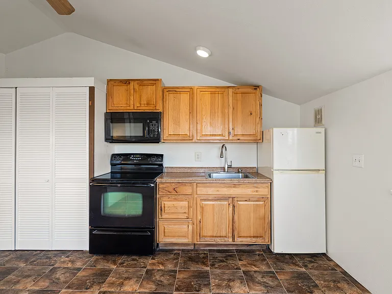 112 E 1st St #2 — Photo 3
