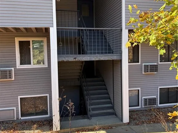 36 Cowesett Ave APT 7, West Warwick, RI 02893