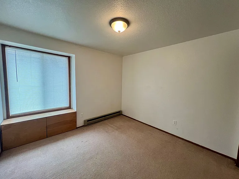 1130 Hemlock Ct — Photo 16