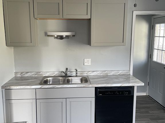 5th image of 46 S Maple St