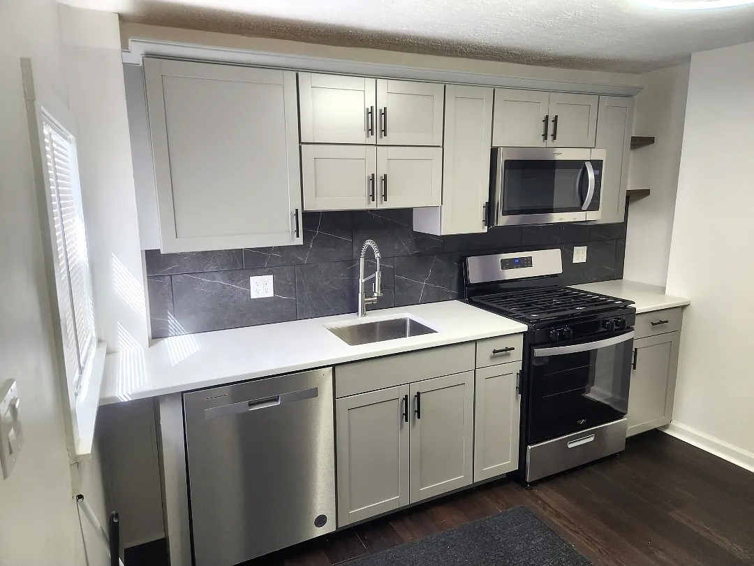 11 Van Wagner Rd — Photo 1