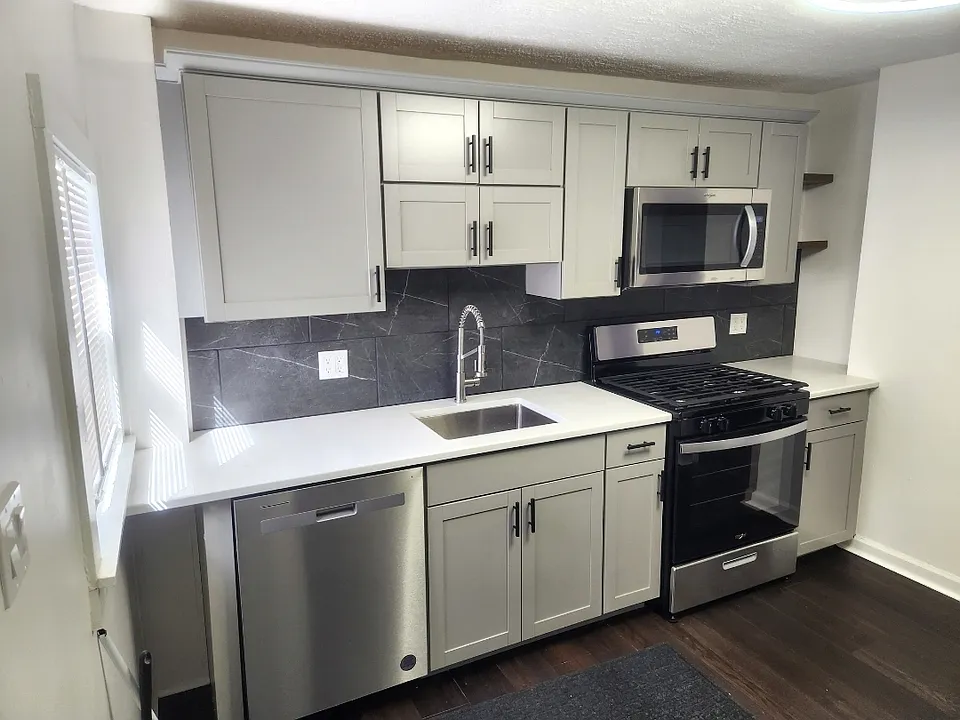 11 Van Wagner Rd #2