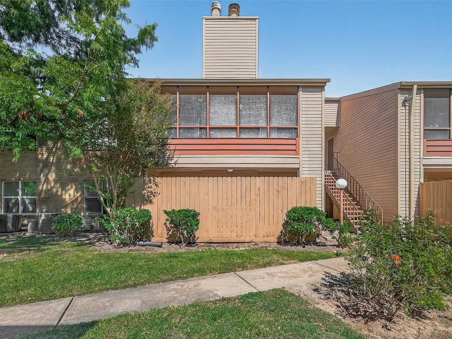 2 bed, 2.0 bath, 1196 sqft, $1,400 — Photo 2