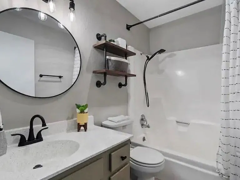 200 Laurel Drive — Photo 8