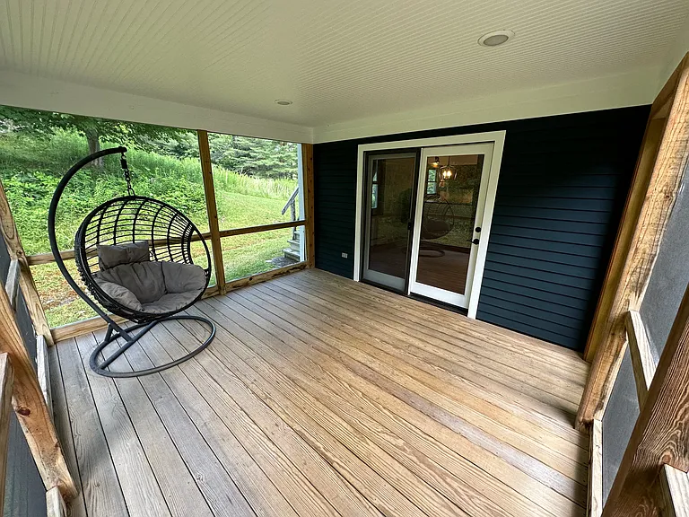 Screened-in porch