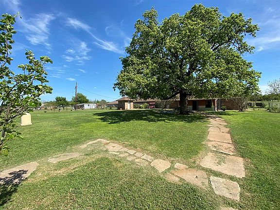 3rd image of 690 Diana Ln