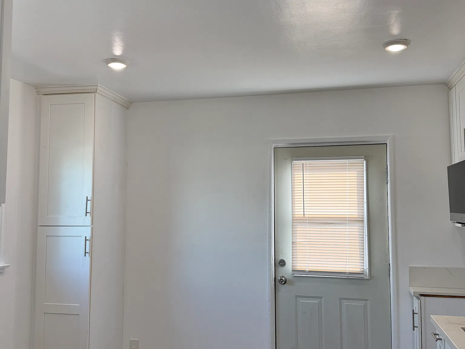2 bed, 600 sqft, $2,500 — Photo 2