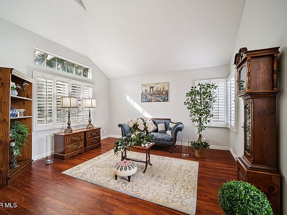 5th image of 40434 Milan Dr