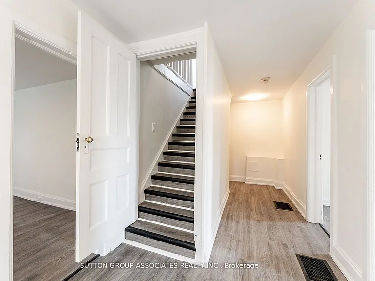 1610 Dundas St W #2 — Photo 18