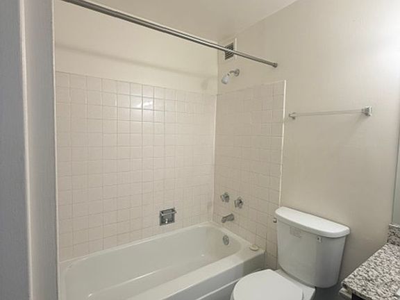 2nd image of 608 E 33rd Pl #201