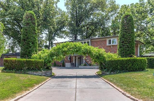 1st image of 12 Berkshire Dr