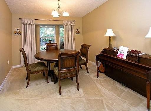 3rd image of 425 River Dr
