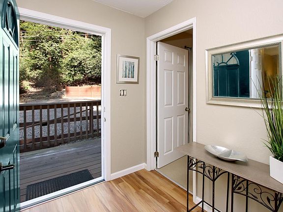 4th image of 360 Carrol Ave