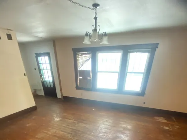 634 W Division St, Decatur, IL 62526