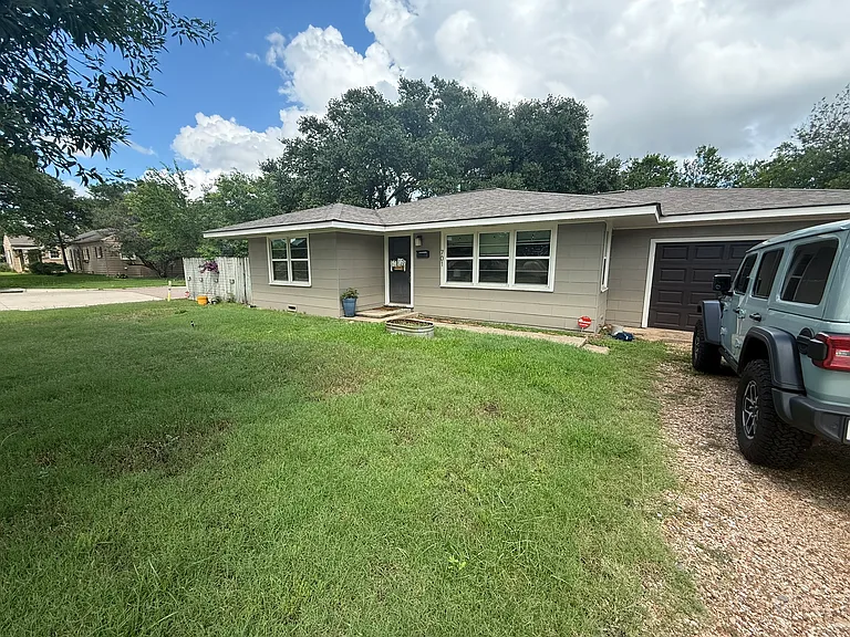 701 S Coulter Dr — Photo 2