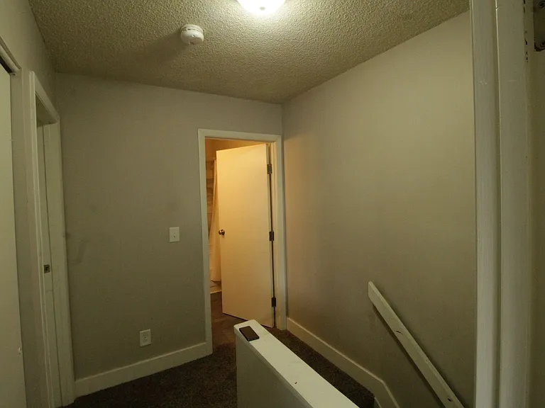 218-222 Hinkle Ave — Photo 9