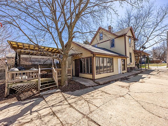 4th image of 820 Spring St