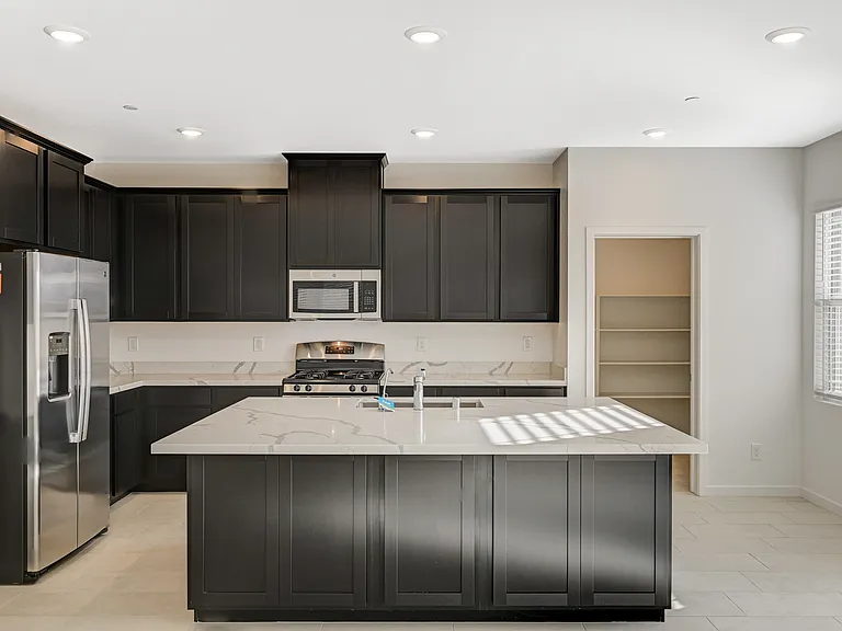 485 Daphne Ter — Photo 18