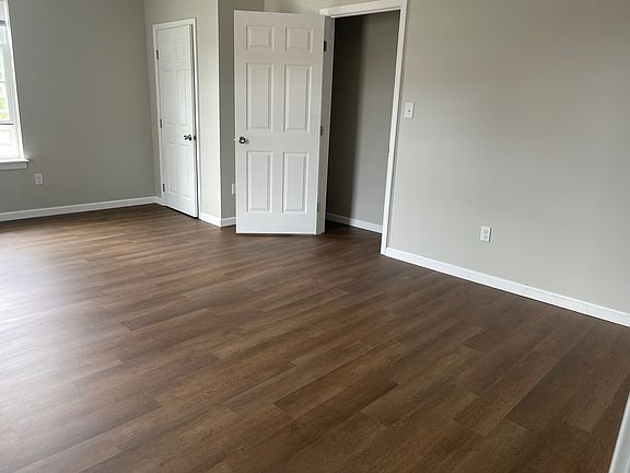 4th image of 205 1/2 Diamond St #3