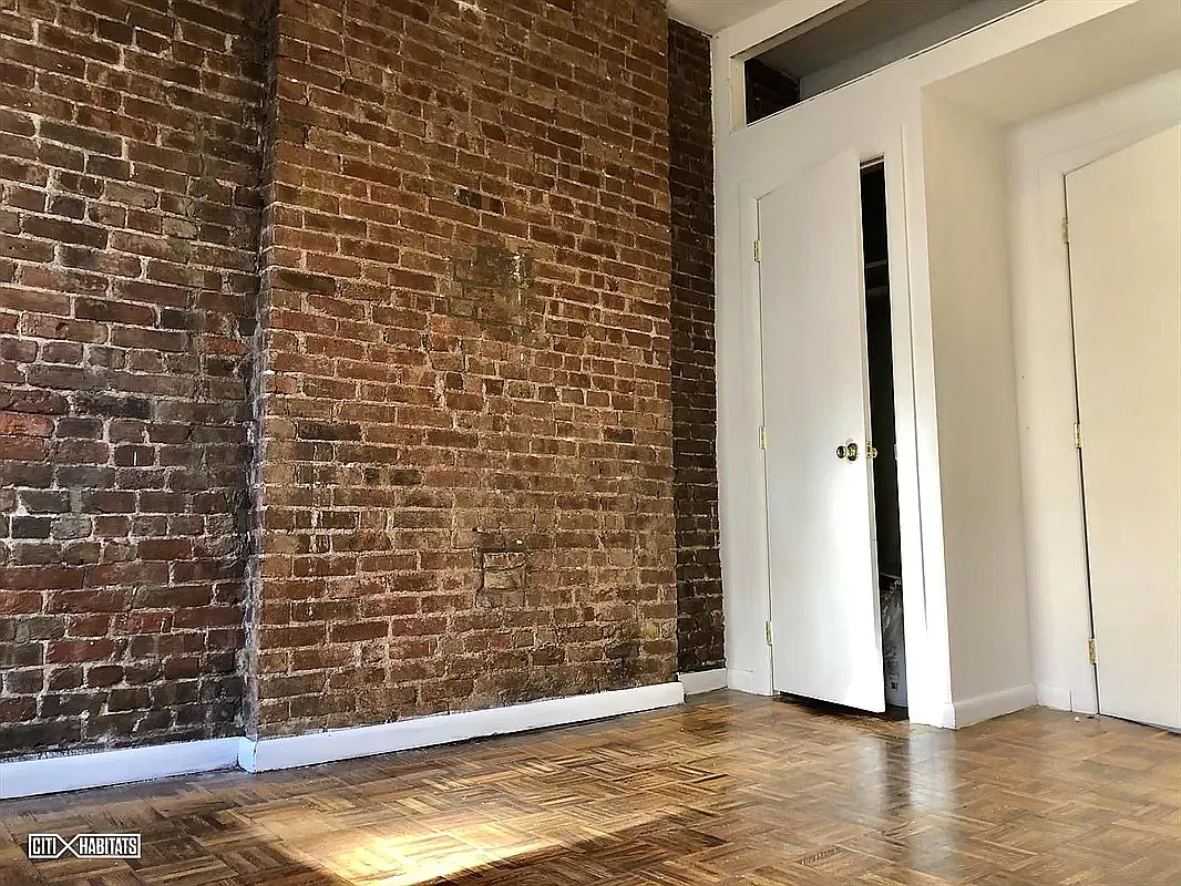 Building Photo - 304 W 21st St #5B